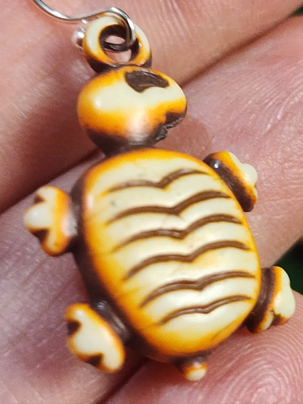 Vintage style turtle dangle earrings faux bone carved look animal novelty